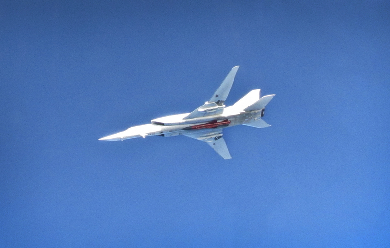 Illustration for article titled Photos of NATO fighters intercepting fully armed Russian jets